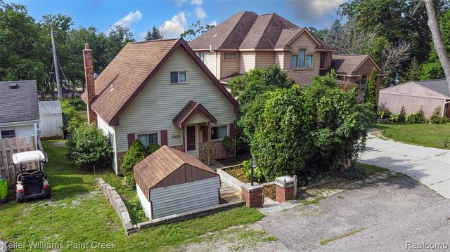 6903 Dandison Boulevard, West Bloomfield, MI 48324