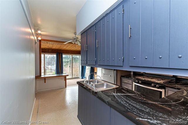 6903 Dandison Boulevard, West Bloomfield, MI 48324