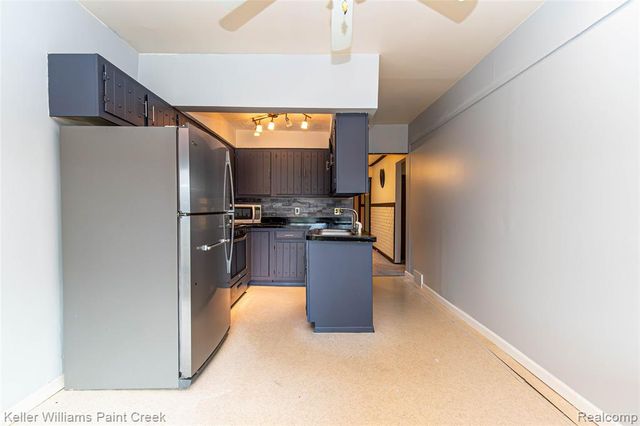 6903 Dandison Boulevard, West Bloomfield, MI 48324