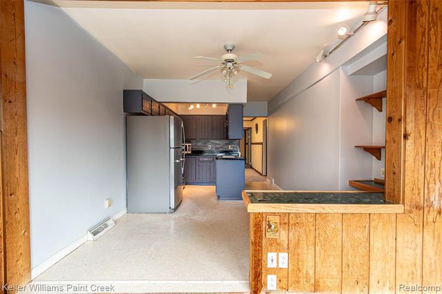 6903 Dandison Boulevard, West Bloomfield, MI 48324