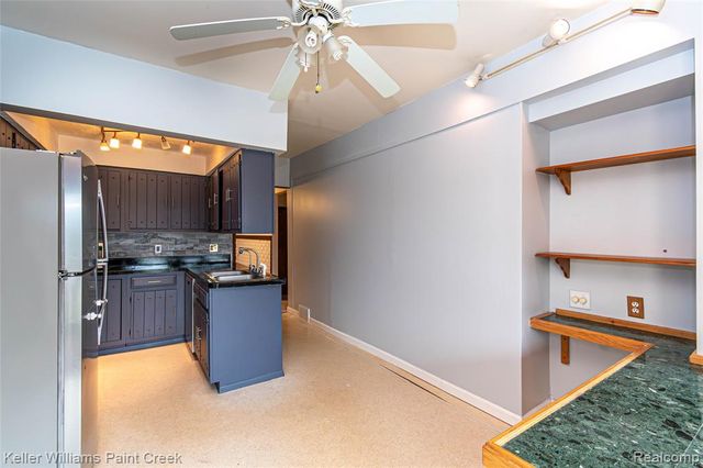 6903 Dandison Boulevard, West Bloomfield, MI 48324