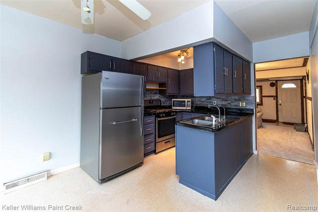 6903 Dandison Boulevard, West Bloomfield, MI 48324