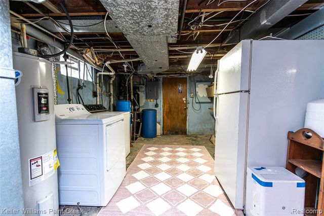 6903 Dandison Boulevard, West Bloomfield, MI 48324