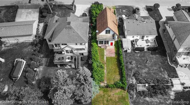 6903 Dandison Boulevard, West Bloomfield, MI 48324