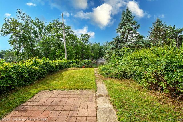 6903 Dandison Boulevard, West Bloomfield, MI 48324