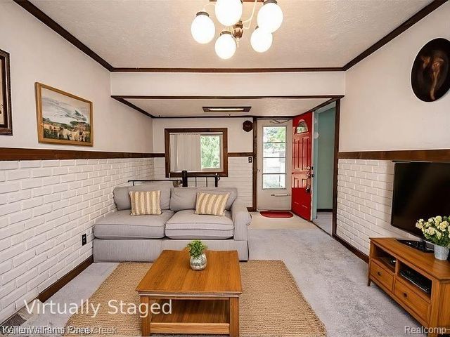 6903 Dandison Boulevard, West Bloomfield, MI 48324