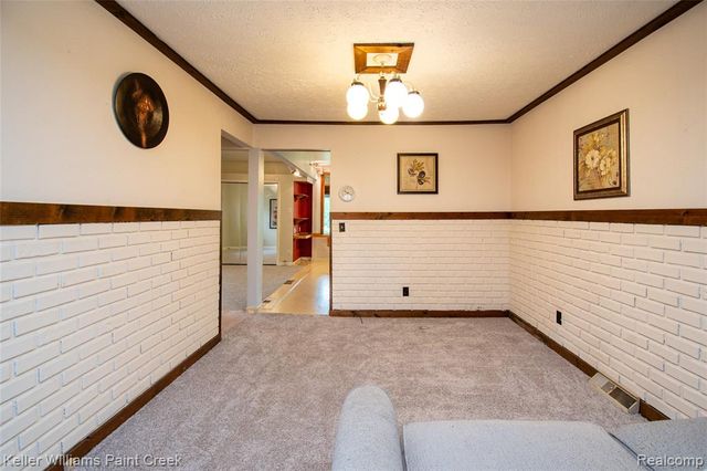 6903 Dandison Boulevard, West Bloomfield, MI 48324