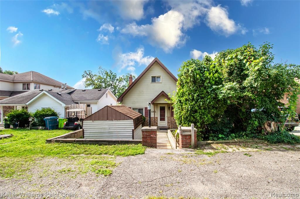 6903 Dandison Boulevard, West Bloomfield, MI 48324