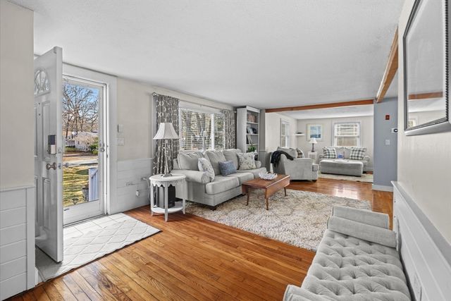 47 Nobby Ln, Yarmouth, MA 02673