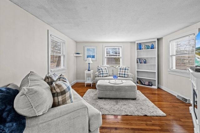 47 Nobby Ln, Yarmouth, MA 02673