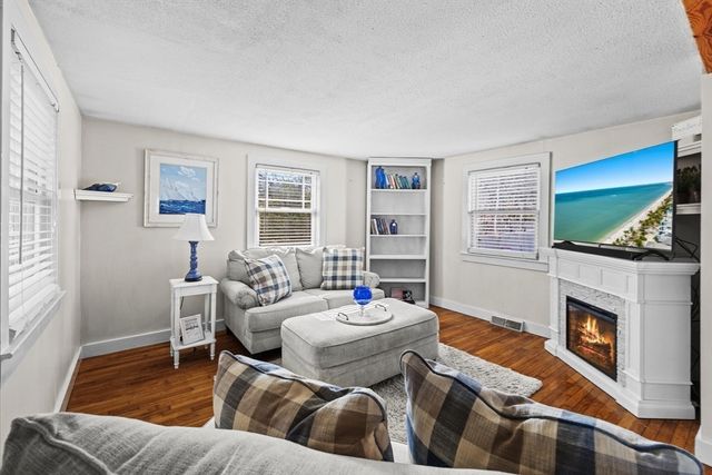 47 Nobby Ln, Yarmouth, MA 02673