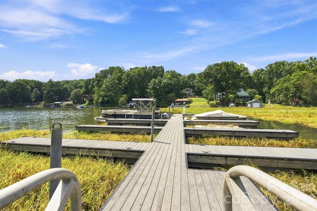 3686 Lake Bluff Drive, Sherrills Ford, NC 28673
