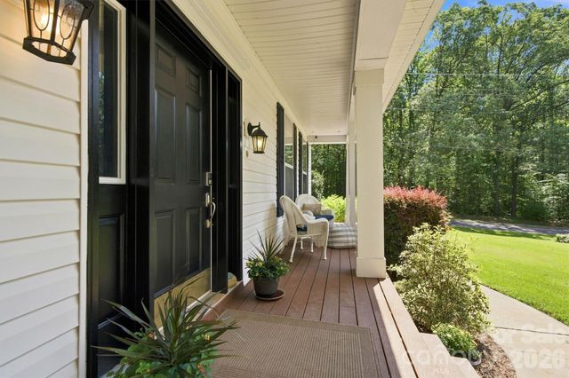 3686 Lake Bluff Drive, Sherrills Ford, NC 28673