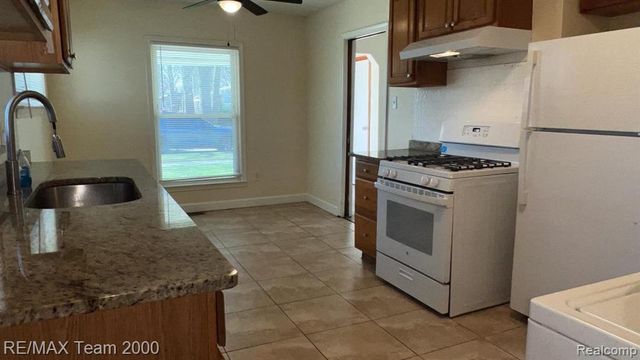 25454 Eton Avenue, Dearborn Heights, MI 48125