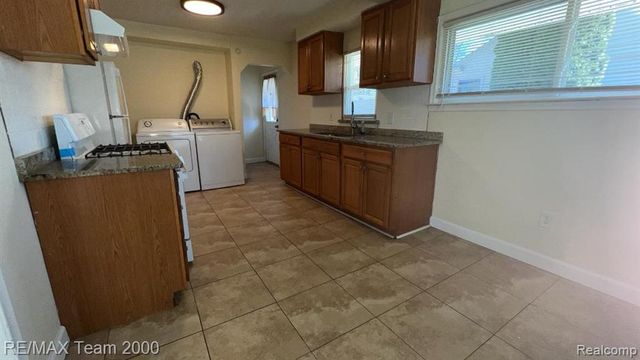 25454 Eton Avenue, Dearborn Heights, MI 48125