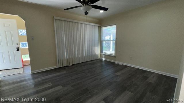 25454 Eton Avenue, Dearborn Heights, MI 48125