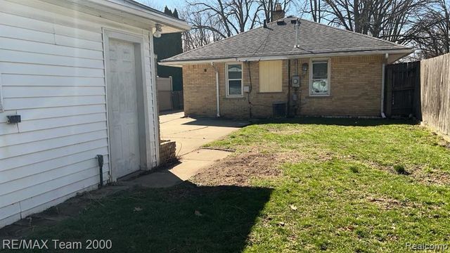 25454 Eton Avenue, Dearborn Heights, MI 48125