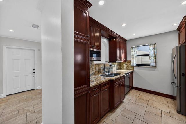 2117 NE 11th Ave 2117, Wilton Manors, FL 33305