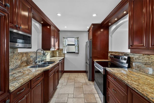 2117 NE 11th Ave 2117, Wilton Manors, FL 33305