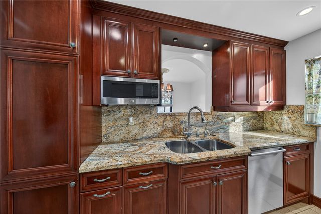 2117 NE 11th Ave 2117, Wilton Manors, FL 33305