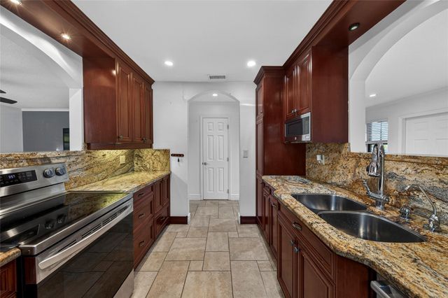 2117 NE 11th Ave 2117, Wilton Manors, FL 33305