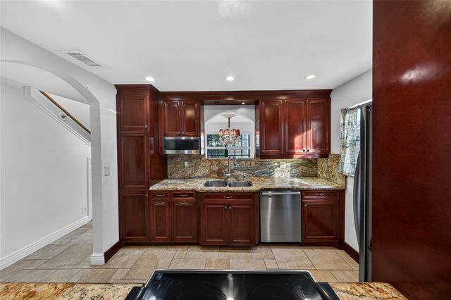 2117 NE 11th Ave 2117, Wilton Manors, FL 33305