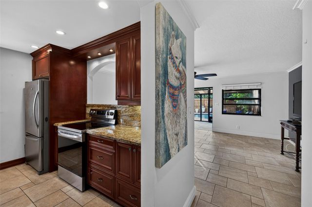 2117 NE 11th Ave 2117, Wilton Manors, FL 33305