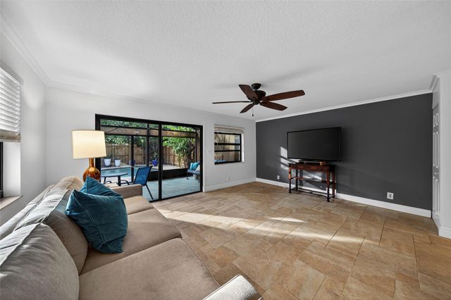 2117 NE 11th Ave 2117, Wilton Manors, FL 33305