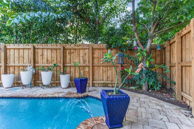 2117 NE 11th Ave 2117, Wilton Manors, FL 33305