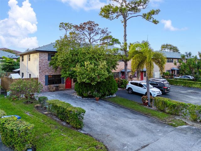 2117 NE 11th Ave 2117, Wilton Manors, FL 33305