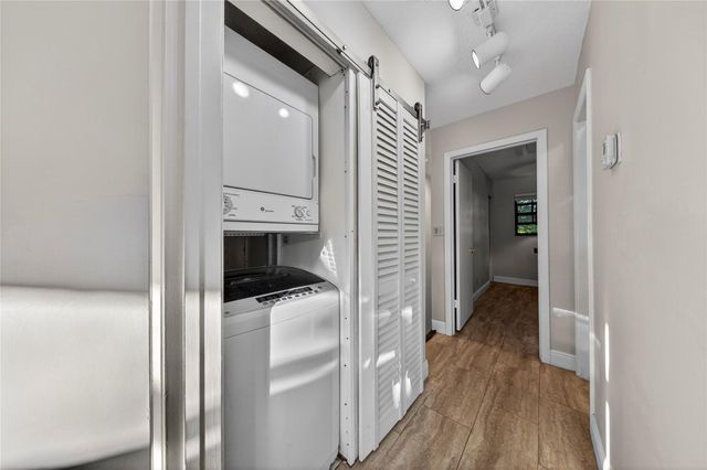 2117 NE 11th Ave 2117, Wilton Manors, FL 33305