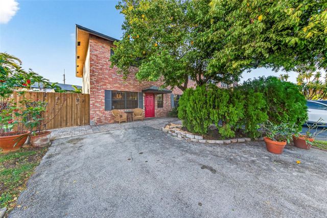 2117 NE 11th Ave 2117, Wilton Manors, FL 33305