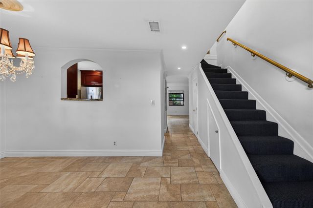 2117 NE 11th Ave 2117, Wilton Manors, FL 33305