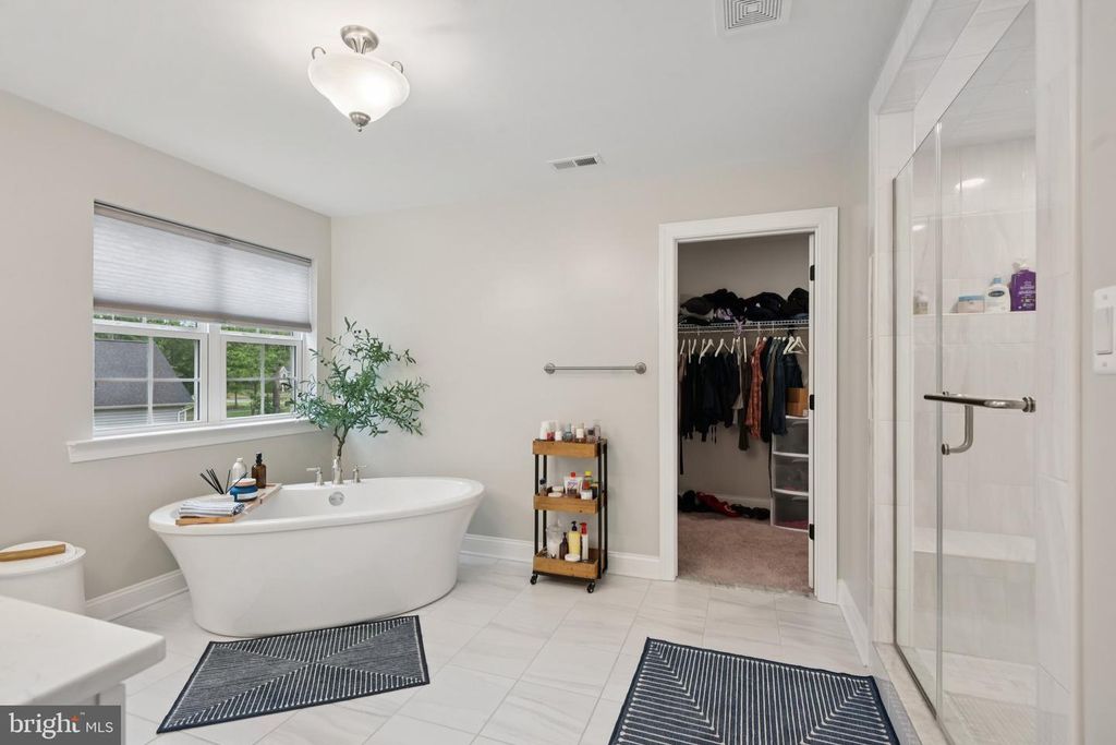 Image 36 of property listing at 12130 CALVERTS RUN CT, La Plata, MD 20646