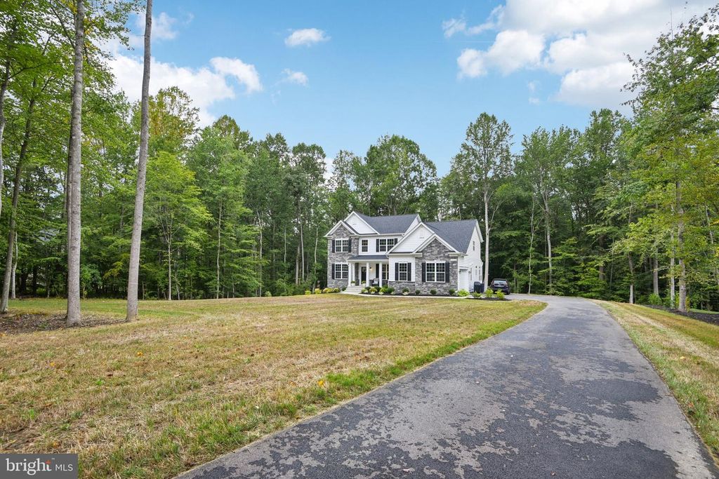 Image 4 of property listing at 12130 CALVERTS RUN CT, La Plata, MD 20646