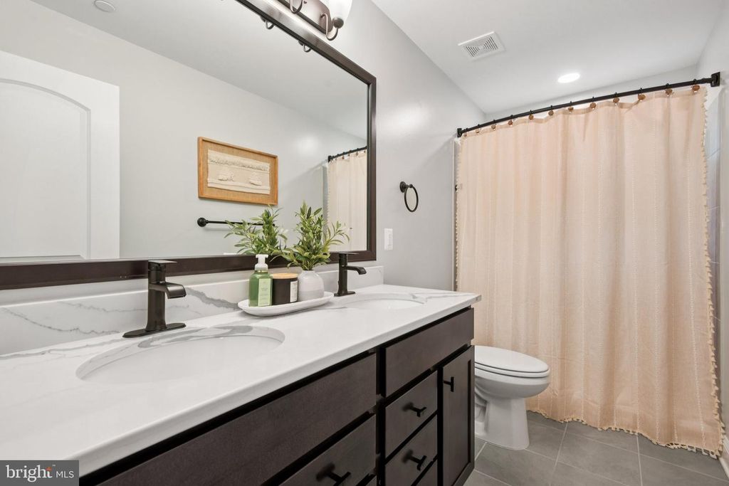 Image 45 of property listing at 12130 CALVERTS RUN CT, La Plata, MD 20646