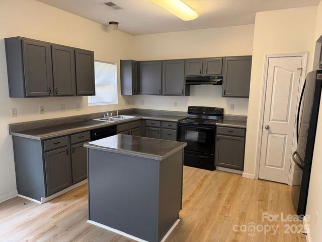 7007 Advocator Lane, Charlotte, NC 28216