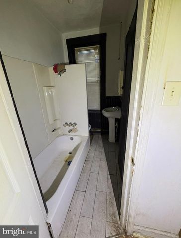 1423 W PACIFIC ST, Philadelphia, PA 19140