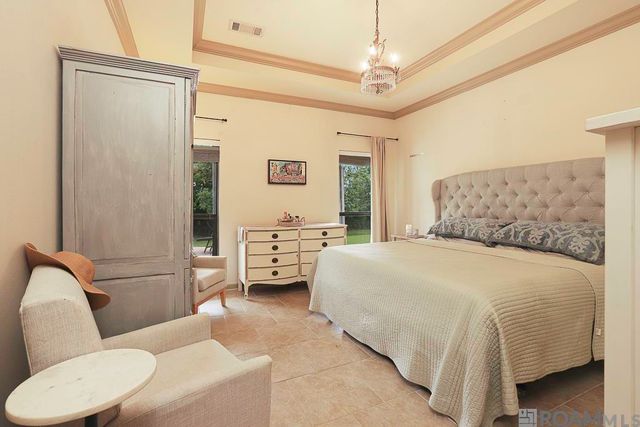 39053 Corinne Cir, Prairieville, LA 70769