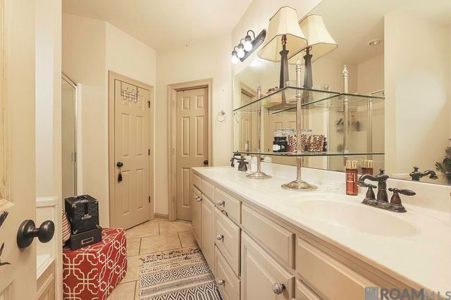 39053 Corinne Cir, Prairieville, LA 70769