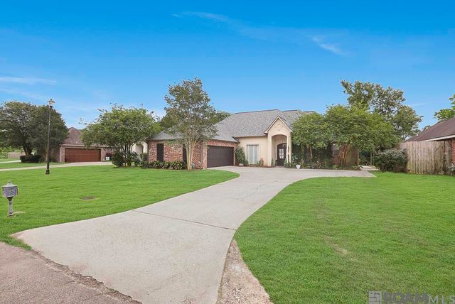 39053 Corinne Cir, Prairieville, LA 70769