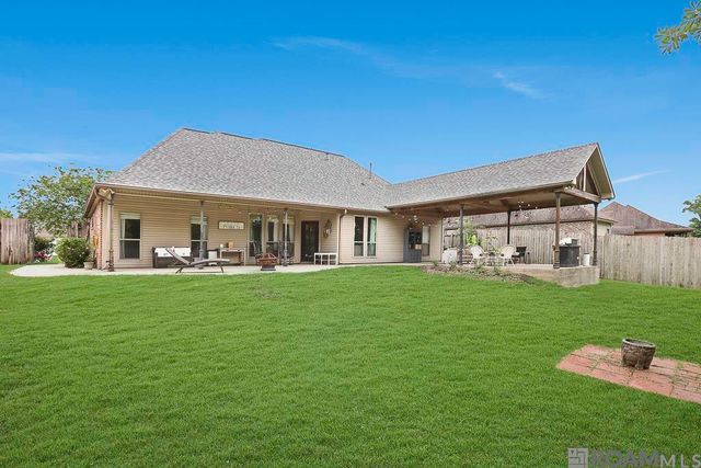 39053 Corinne Cir, Prairieville, LA 70769