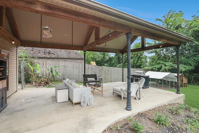 39053 Corinne Cir, Prairieville, LA 70769