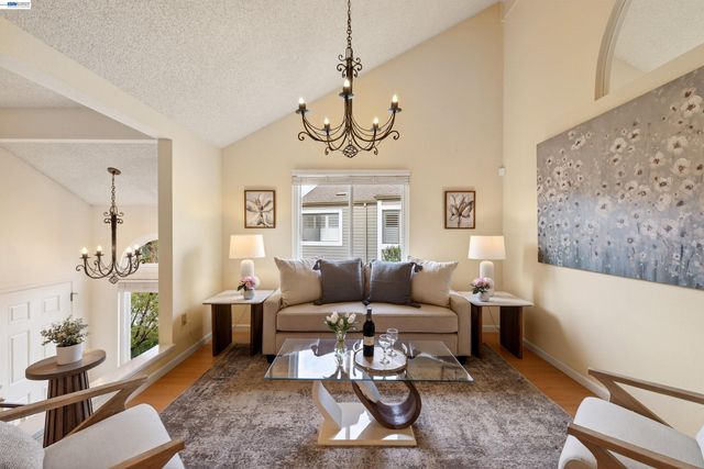 137 Parfait Ln, Alameda, CA 94502