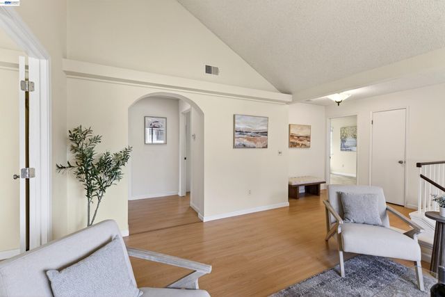 137 Parfait Ln, Alameda, CA 94502