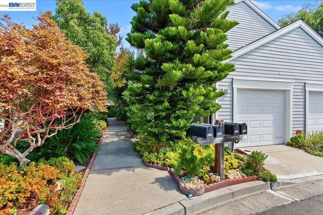 137 Parfait Ln, Alameda, CA 94502