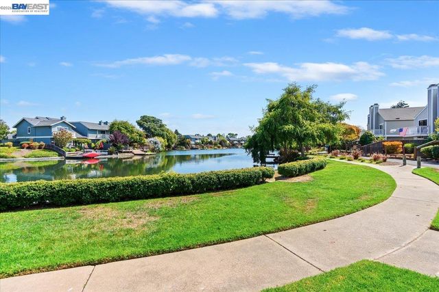137 Parfait Ln, Alameda, CA 94502