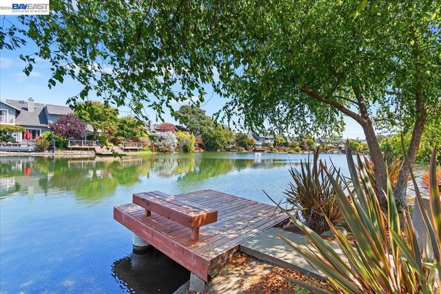 137 Parfait Ln, Alameda, CA 94502