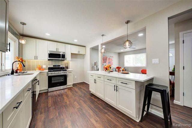 1330 Redleaf Lane, Ypsilanti, MI 48198