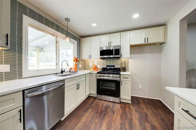 1330 Redleaf Lane, Ypsilanti, MI 48198